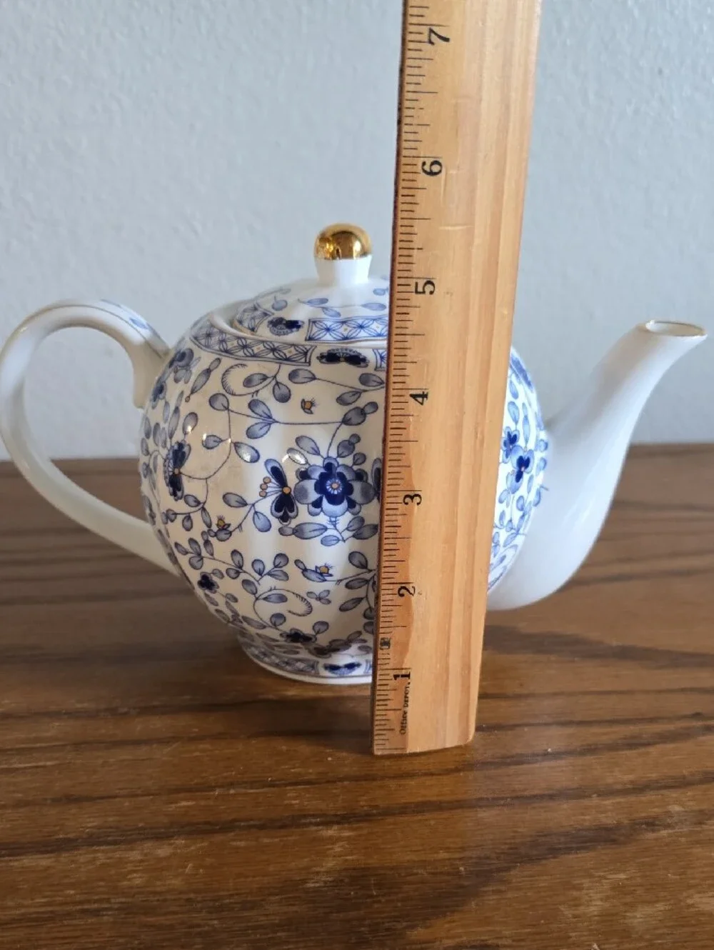 Grace's Teaware Porcelain Teapot with Gold Accent Tote 16